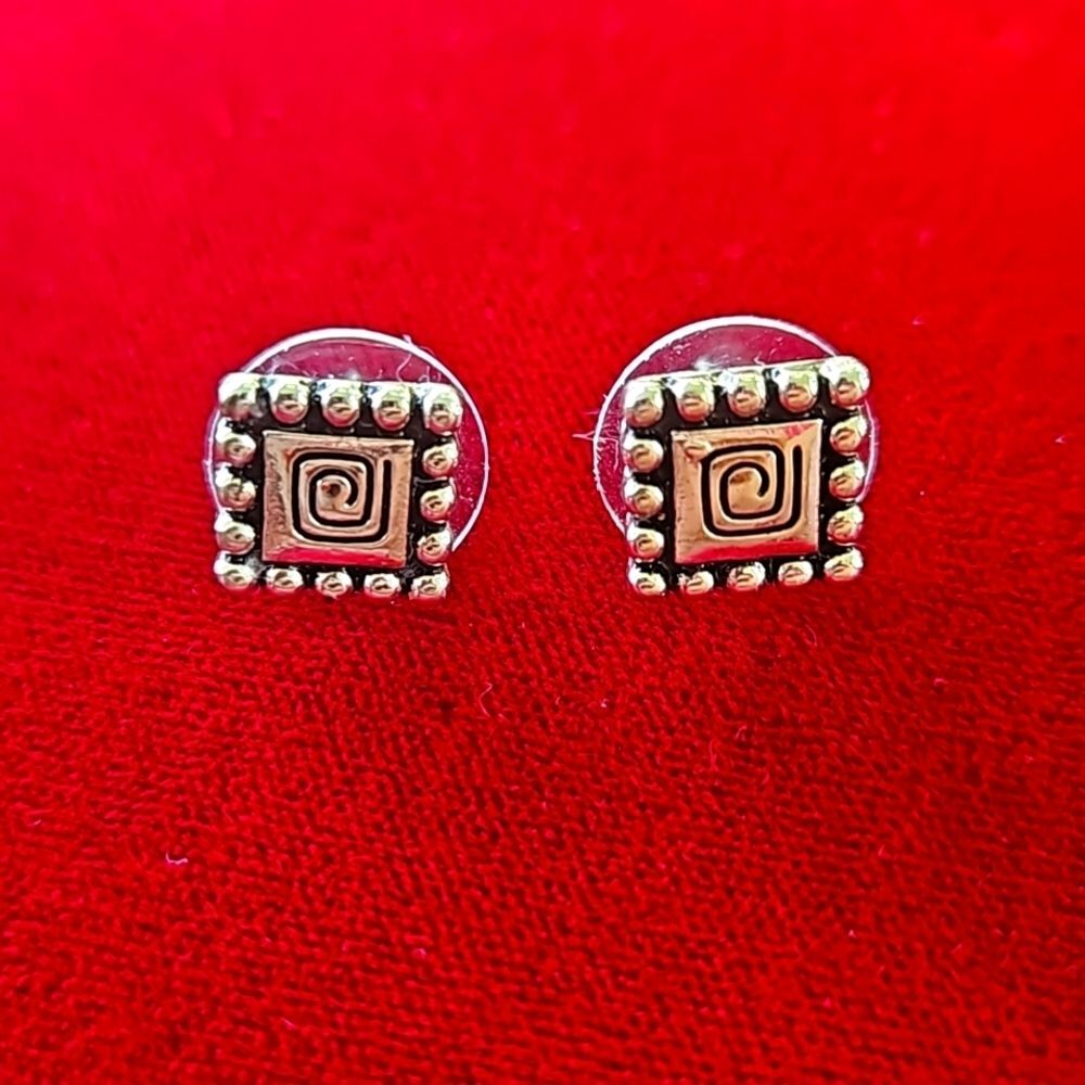 Vintage Silvertone Square Spiral Stud Earrings